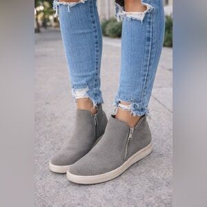 Super cute and comfortable Gray booties!
